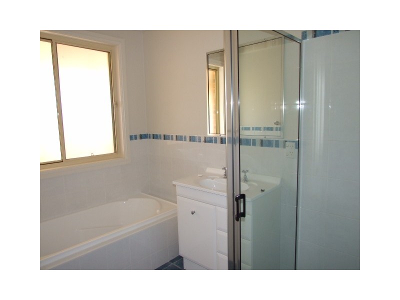 15 Basil Ave, Parkes NSW 2870