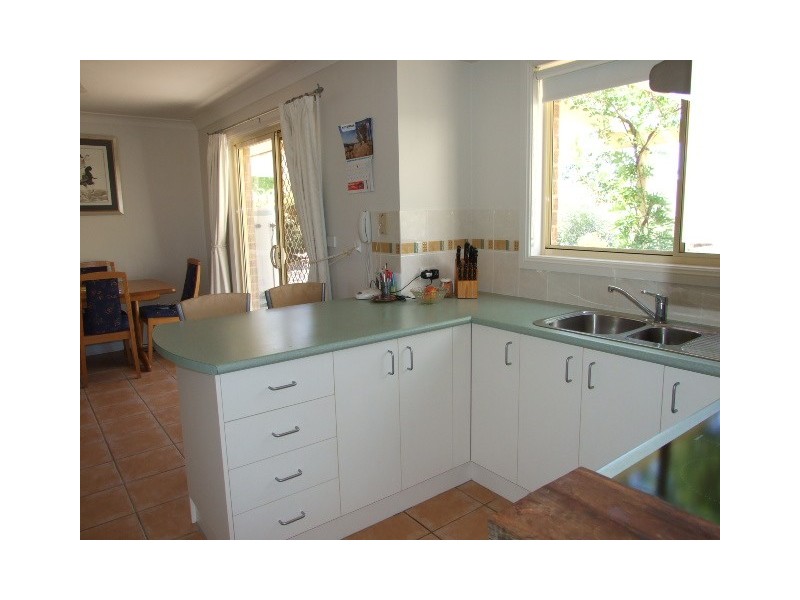 15 Basil Ave, Parkes NSW 2870