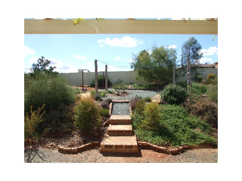 15 Basil Ave, Parkes NSW 2870