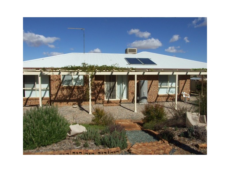 15 Basil Ave, Parkes NSW 2870
