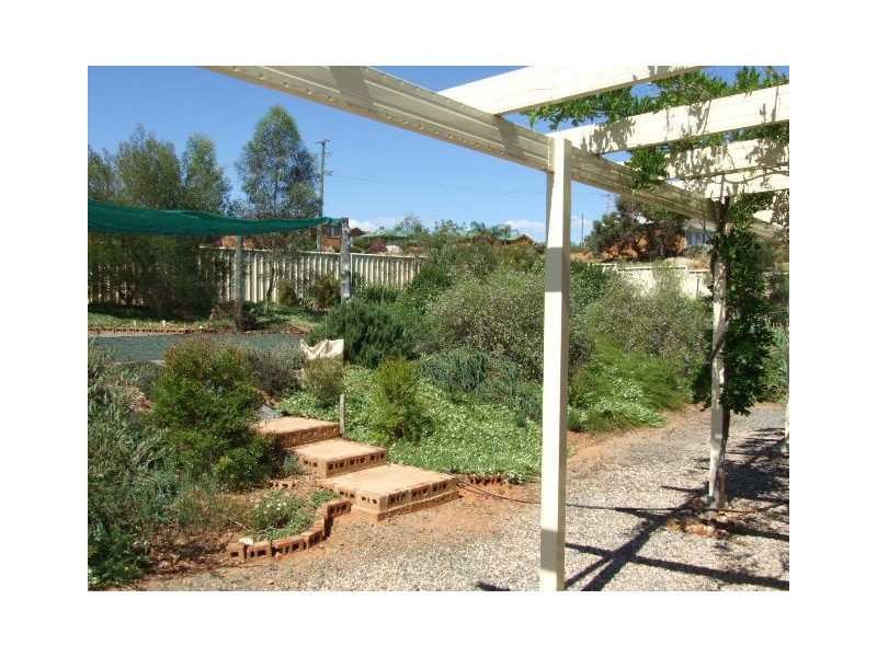 15 Basil Ave, Parkes NSW 2870