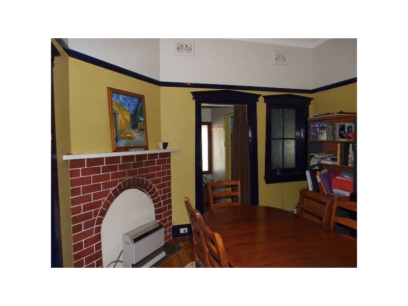 8 East Street, Parkes NSW 2870