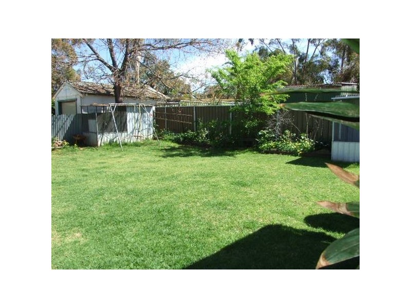 8 East Street, Parkes NSW 2870