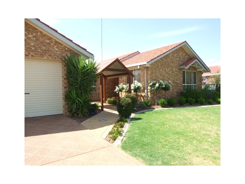 27 Paterson Street, Parkes NSW 2870