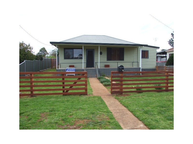 4 Thornbury Street, Parkes NSW 2870