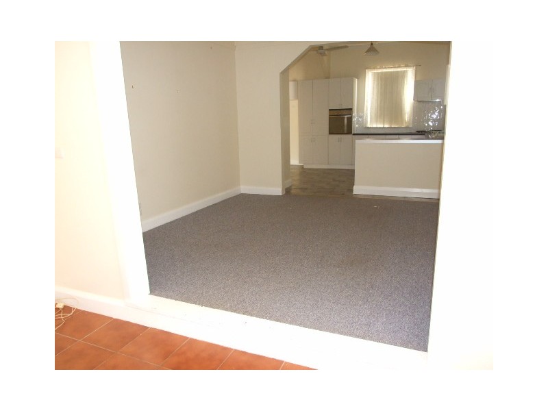 21 Jones Street, Parkes NSW 2870
