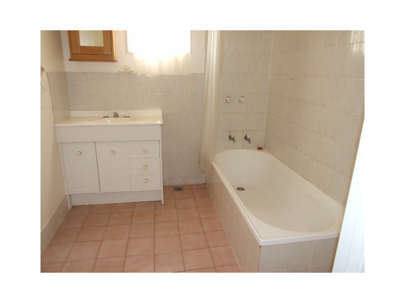 21 Jones Street, Parkes NSW 2870