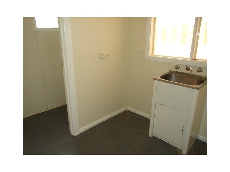 21 Jones Street, Parkes NSW 2870