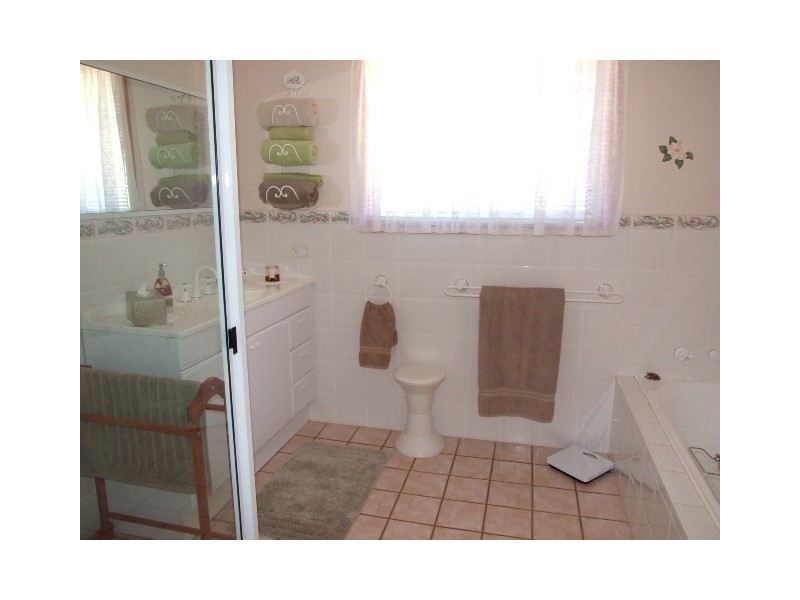 21 Glenburnie Close, Parkes NSW 2870