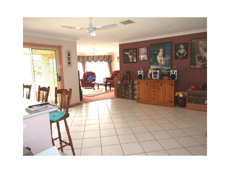 21 Glenburnie Close, Parkes NSW 2870