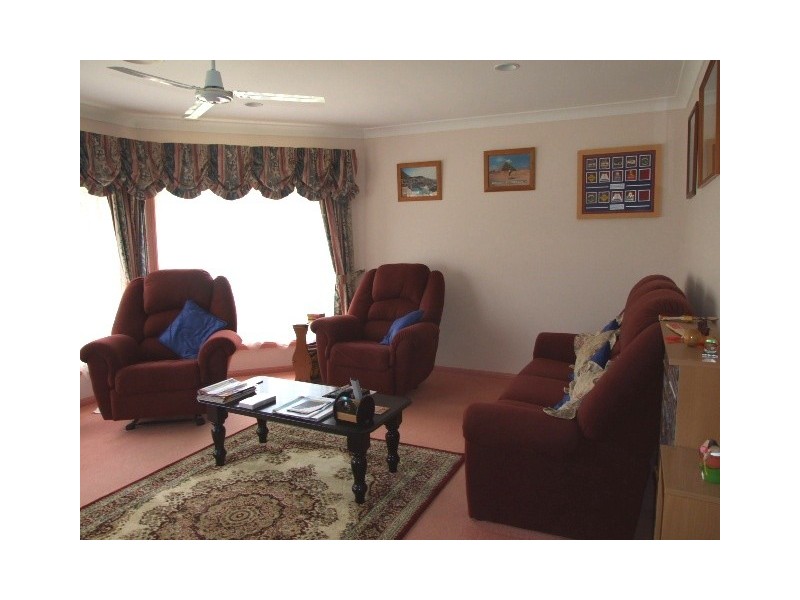 21 Glenburnie Close, Parkes NSW 2870