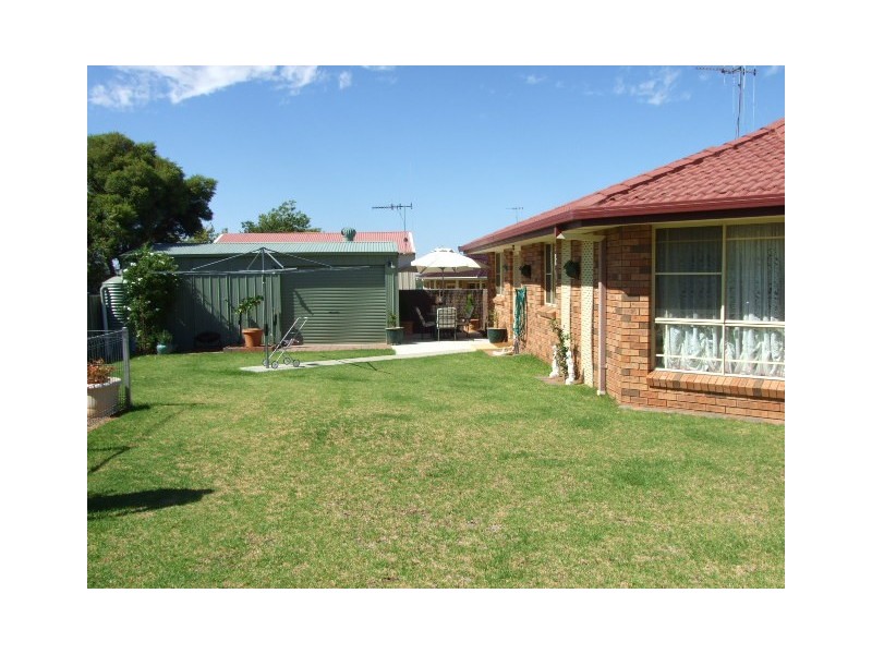 21 Glenburnie Close, Parkes NSW 2870