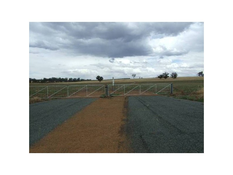 1 & 2 Eugowra Road, Parkes NSW 2870