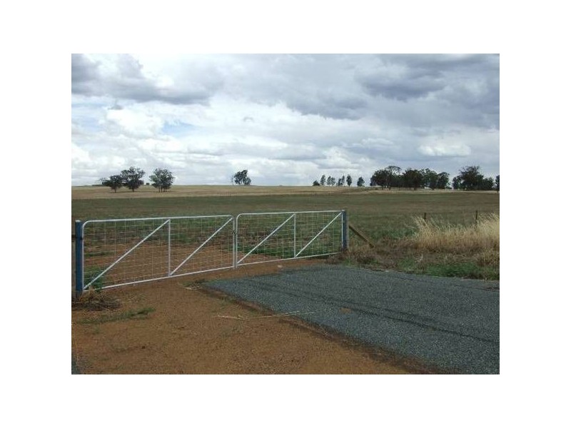 1 & 2 Eugowra Road, Parkes NSW 2870
