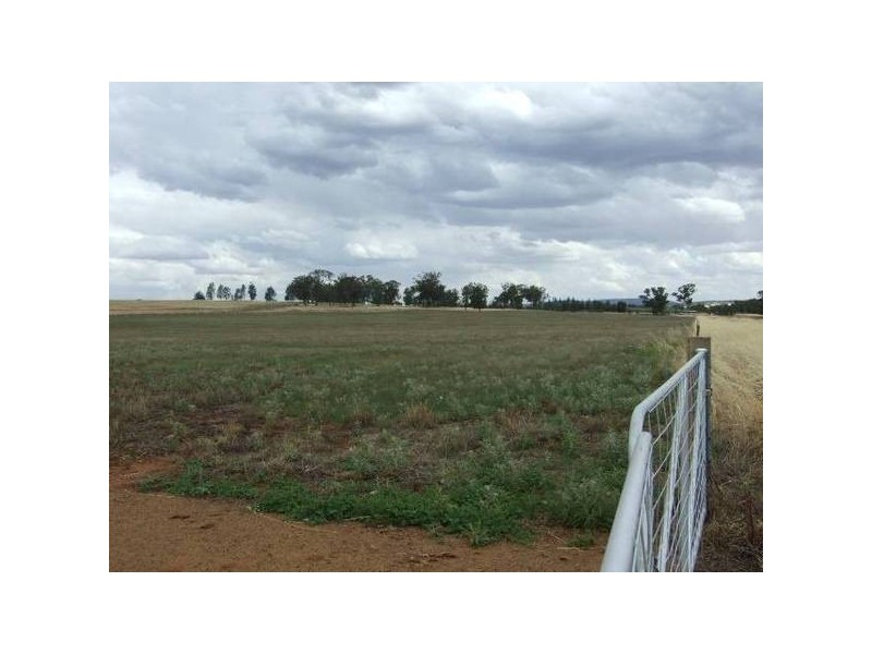 1 & 2 Eugowra Road, Parkes NSW 2870