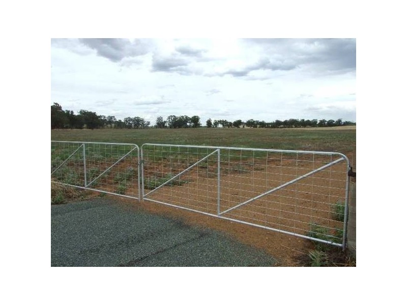 1 & 2 Eugowra Road, Parkes NSW 2870