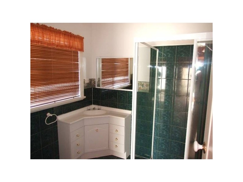42 Ebelina Crescent, Parkes NSW 2870