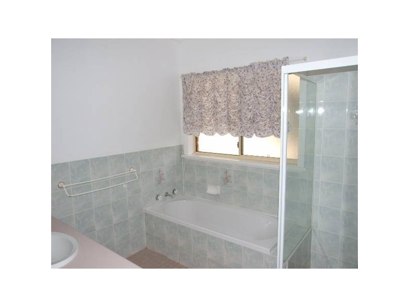 42 Ebelina Crescent, Parkes NSW 2870