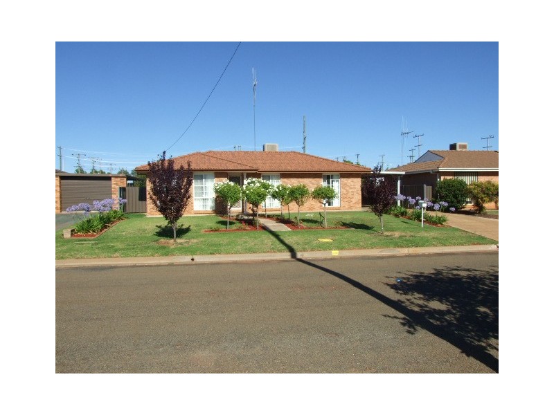 6 Carinya Street, Parkes NSW 2870