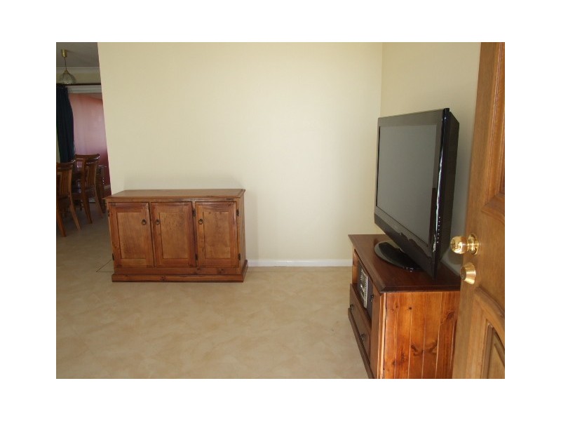 6 Carinya Street, Parkes NSW 2870