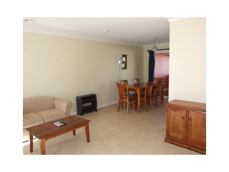 6 Carinya Street, Parkes NSW 2870