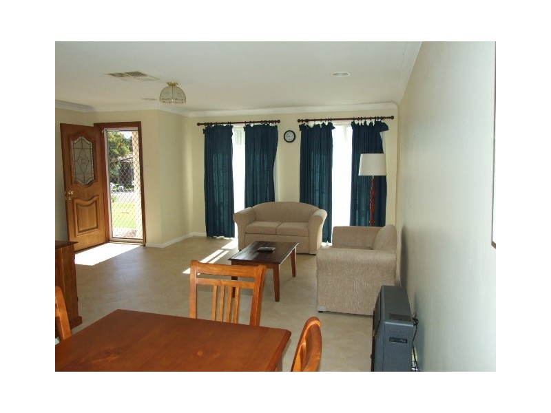 6 Carinya Street, Parkes NSW 2870