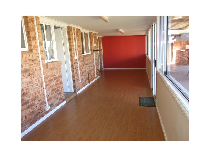 6 Carinya Street, Parkes NSW 2870