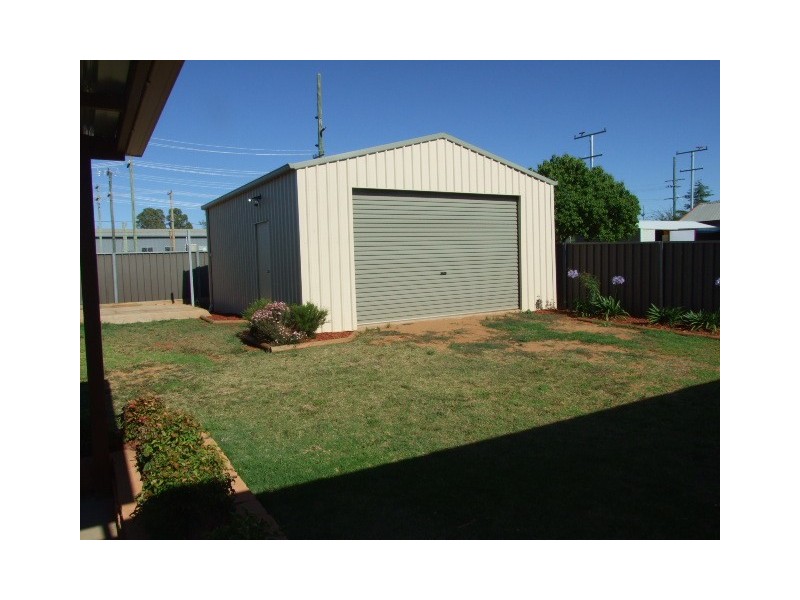 6 Carinya Street, Parkes NSW 2870