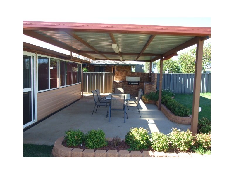 6 Carinya Street, Parkes NSW 2870