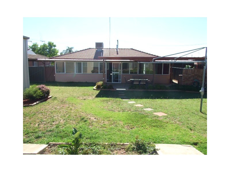 6 Carinya Street, Parkes NSW 2870