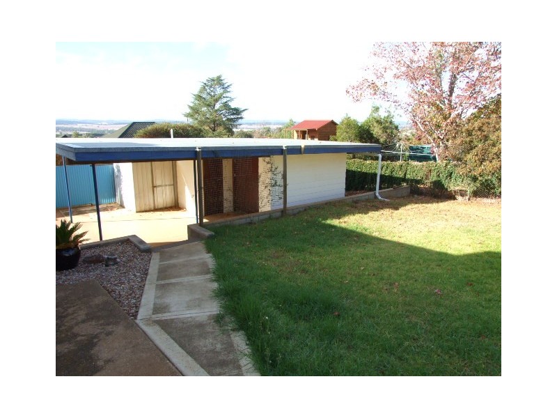 31 Barton Street, Parkes NSW 2870