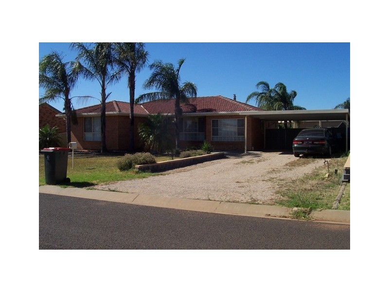 13 George Field Drive, Parkes NSW 2870