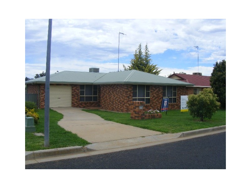 19 Ebelina Crescent, Parkes NSW 2870