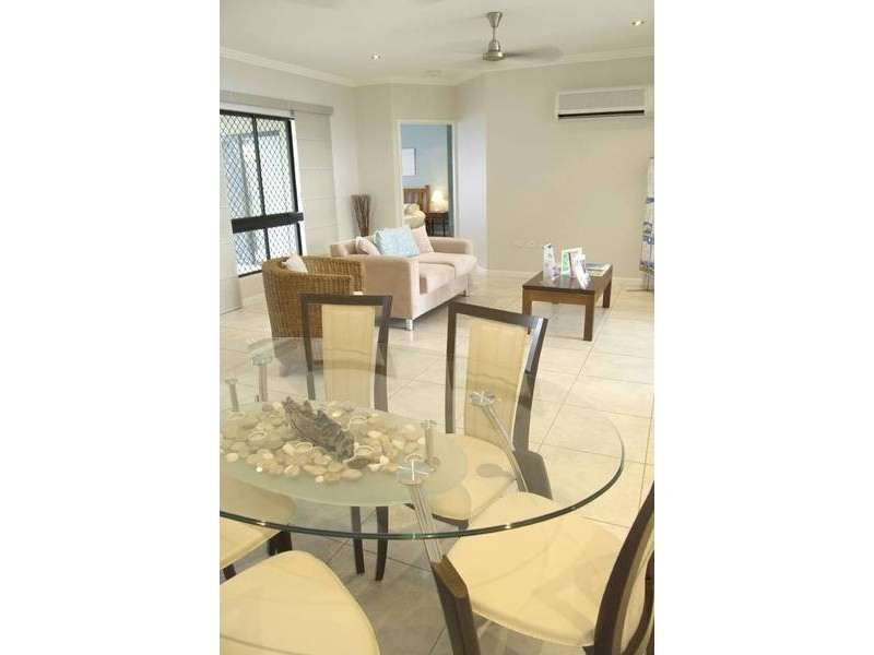 Donostia, Bushland Beach QLD 4818