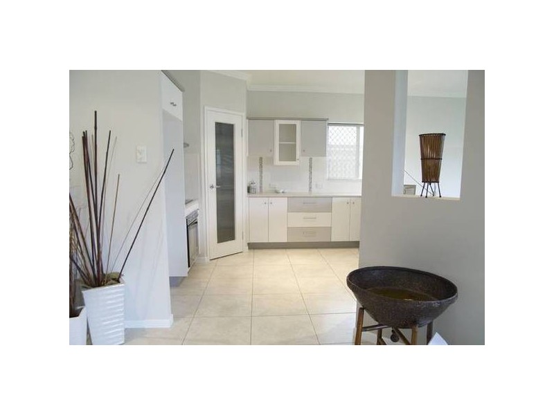 Donostia, Bushland Beach QLD 4818