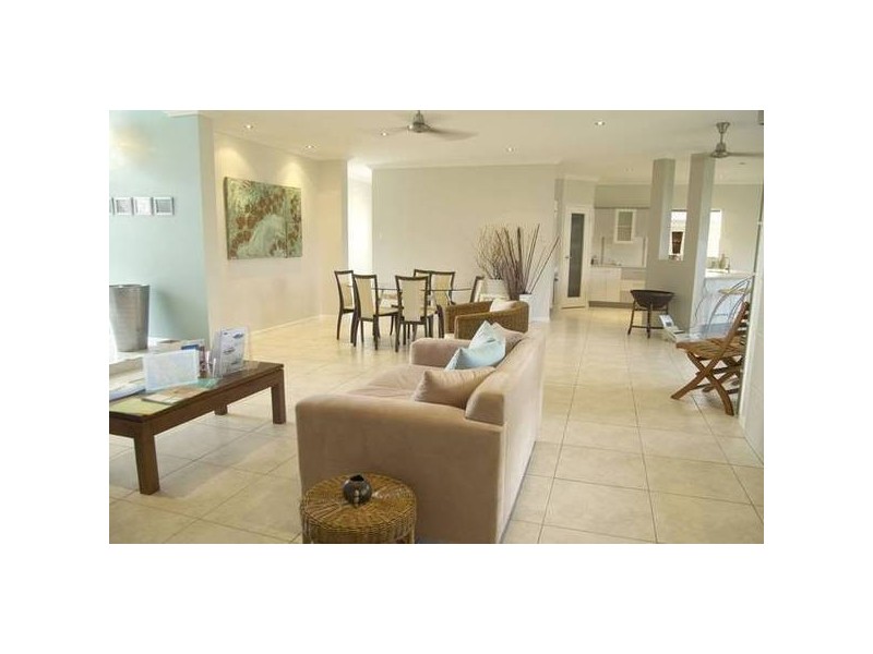 Donostia, Bushland Beach QLD 4818