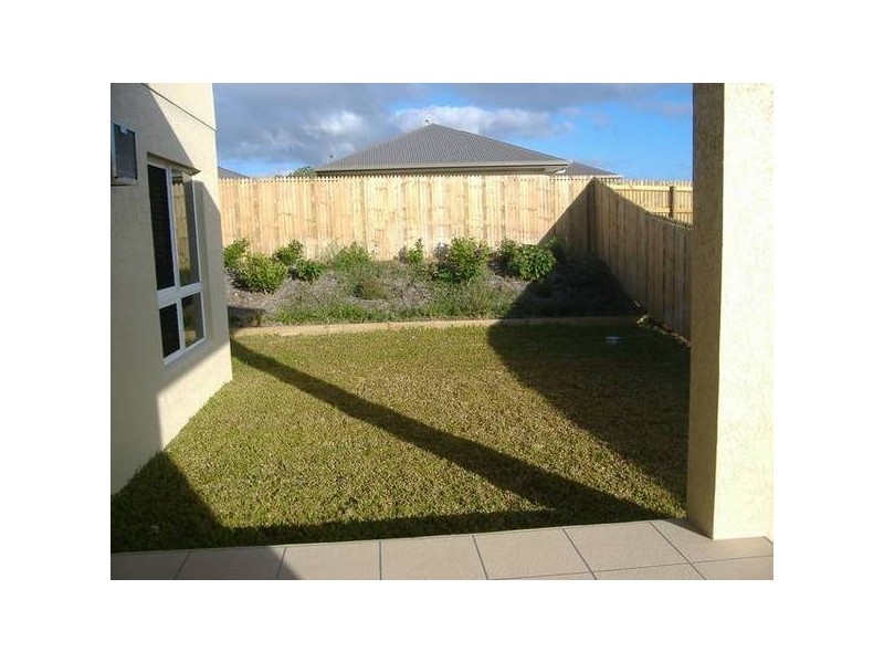 Minaret Way, Mount Louisa QLD 4814