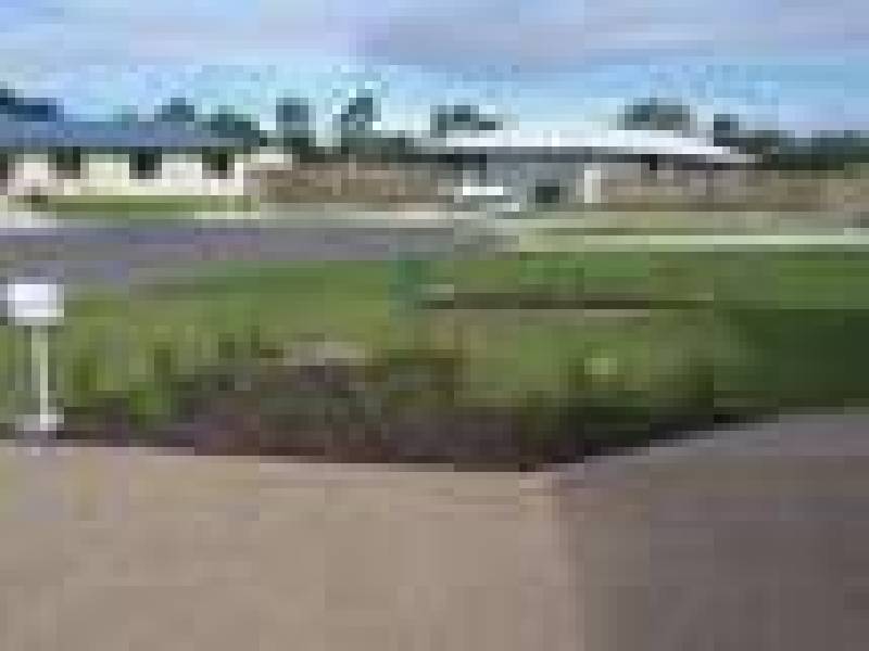 2/13 Amy Court, Kelso QLD 4815