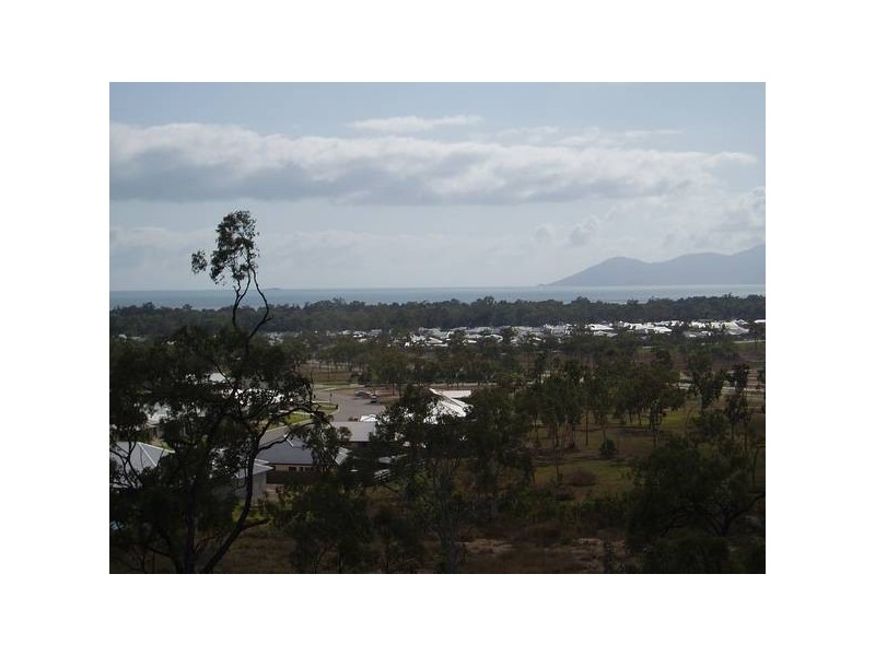 4 Gemma Ct., Bushland Beach QLD 4818