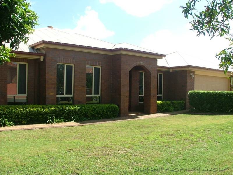 8 Watarrka Drive, Parkinson QLD 4115