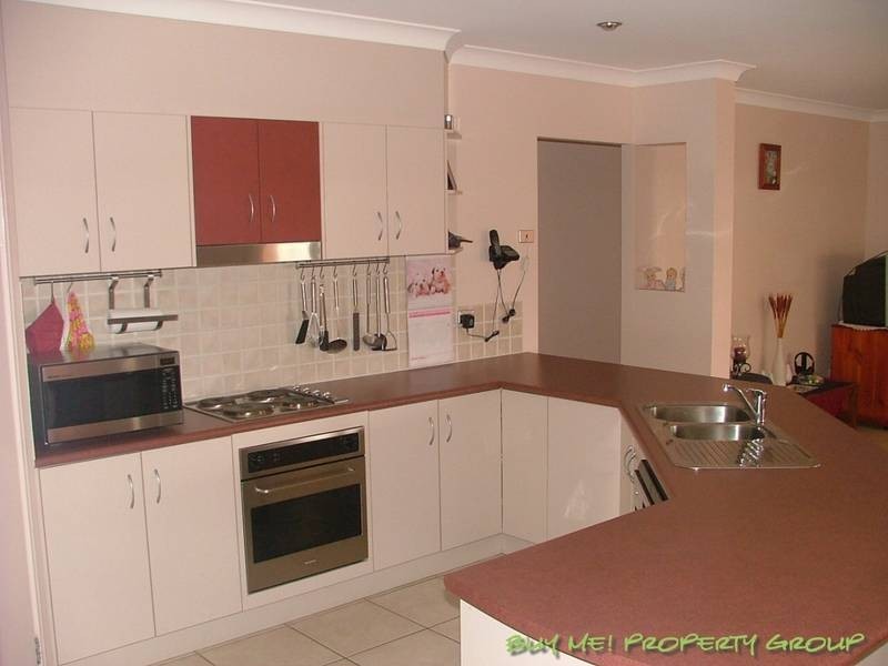 8 Watarrka Drive, Parkinson QLD 4115