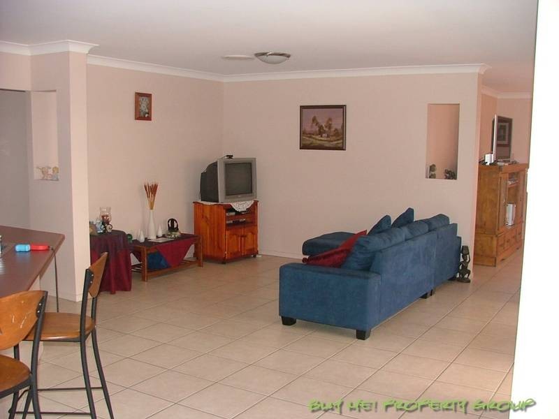 8 Watarrka Drive, Parkinson QLD 4115