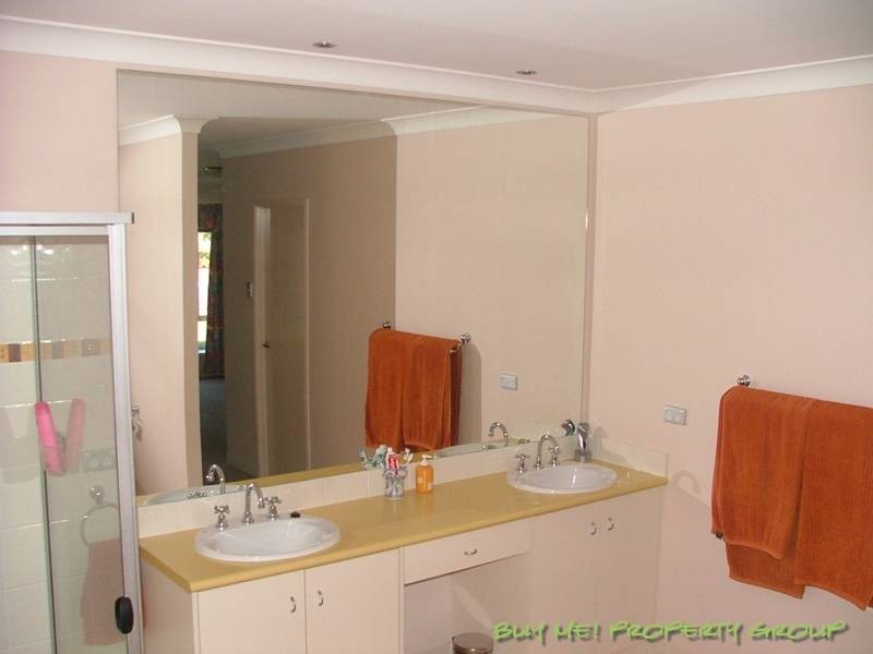 8 Watarrka Drive, Parkinson QLD 4115