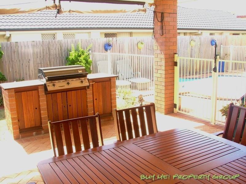 8 Watarrka Drive, Parkinson QLD 4115