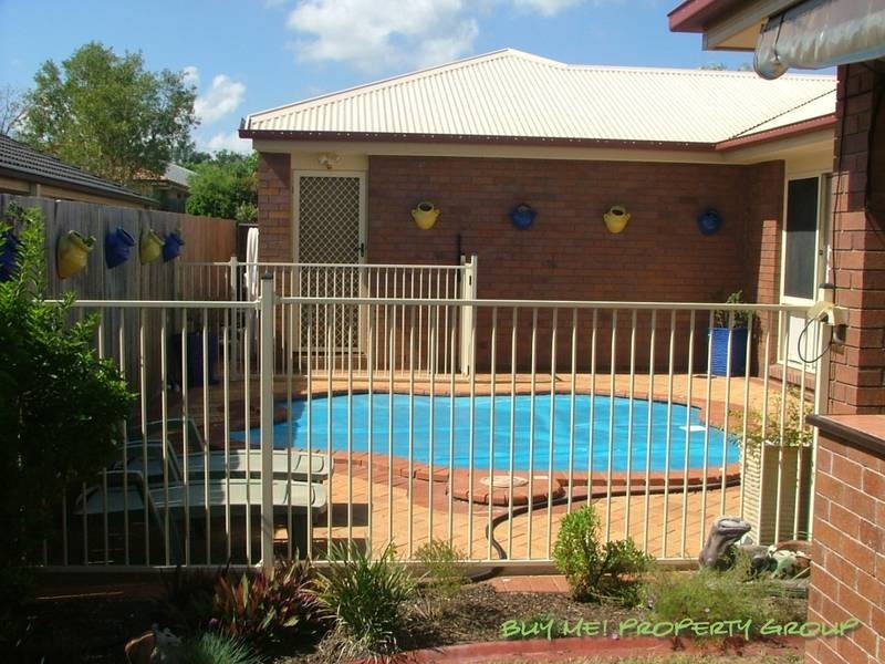 8 Watarrka Drive, Parkinson QLD 4115