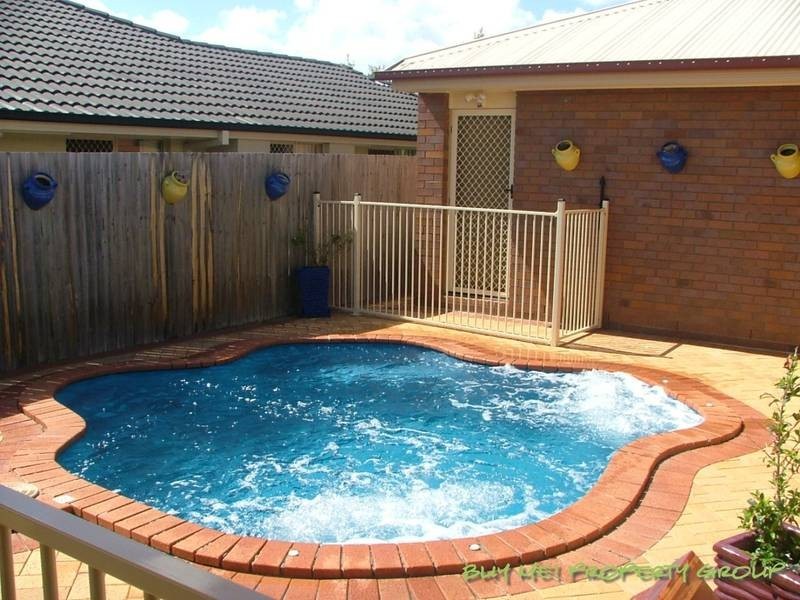 8 Watarrka Drive, Parkinson QLD 4115
