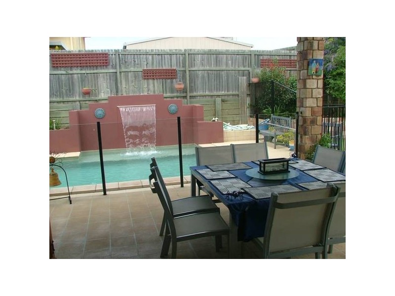 8 Mitchell Place, Parkinson QLD 4115