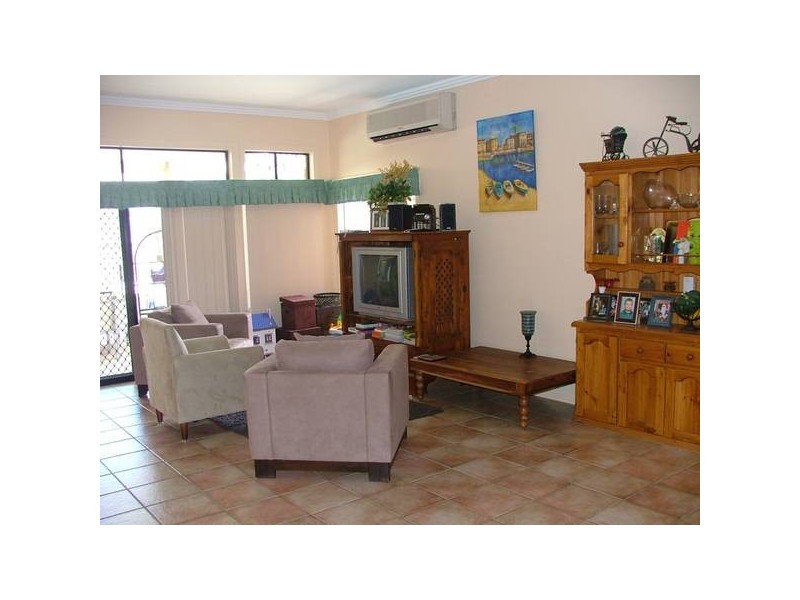 8 Mitchell Place, Parkinson QLD 4115