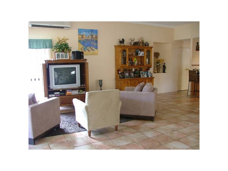 8 Mitchell Place, Parkinson QLD 4115