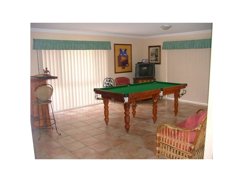 8 Mitchell Place, Parkinson QLD 4115